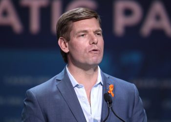 eric-swalwell-snapchat-scandal:-who-is-the-woman-accusing-the-congressman-of-sending-…