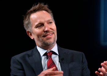 linkedin-ceo-says-ai-is-boosting-the-value-of-these-4-‘soft-skills’-–-business-insider