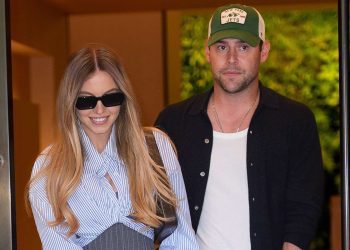 scooter-braun-calls-himself-a-‘lucky-bastard’-as-he-and-sydney-sweeney-go-instagram-official