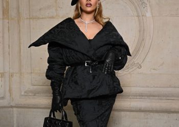 rihanna-shuts-down-baby-no.-4-pregnancy-rumors-on-instagram-–-e!-news