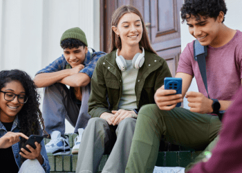 teens-use-tiktok-to-discover,-snapchat-to-connect,-and-instagram-for-both,-research-finds