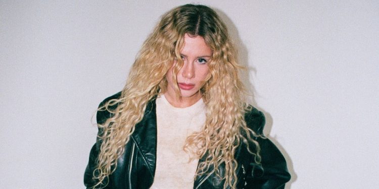 slayyyter-‘wor$t-girl-in-america’-album-review:-an-album-for-the-moment