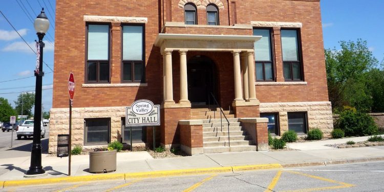 no-discipline-for-spring-valley-city-employee-involved-with-social-media-expletive-on-…-–-kttc