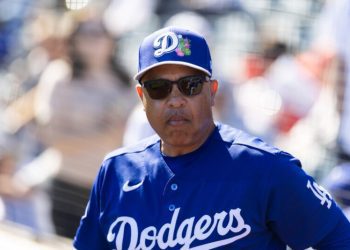 dodgers’-slump-worsened-by-clubhouse-bug,-dave-roberts-says-–-yahoo-sports