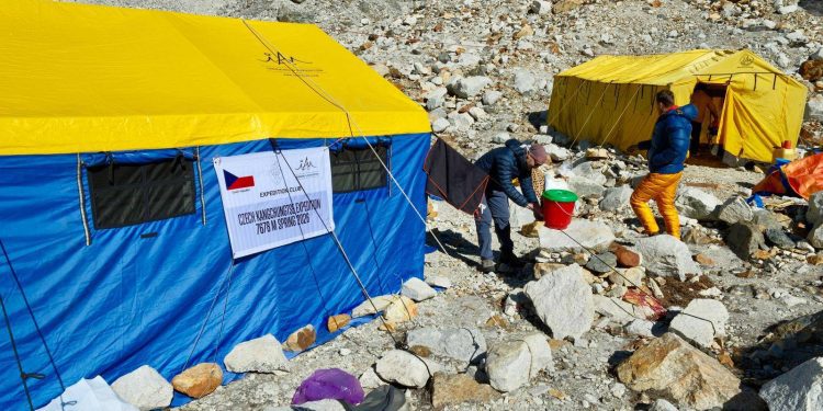 climber-dies-on-makalu-ii-–-explorersweb-»