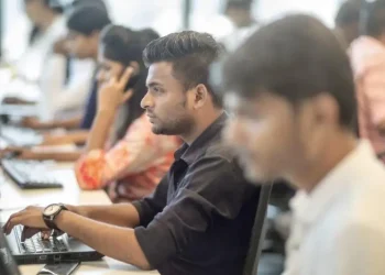 indian-professionals-more-alert-to-job-scams-but-risk-persists-under-pressure:-report-–-mid-day