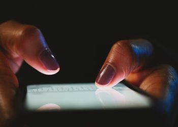 adultfriendfinder-vs.-snapchat:-which-is-better-for-sexting?-|-mashable
