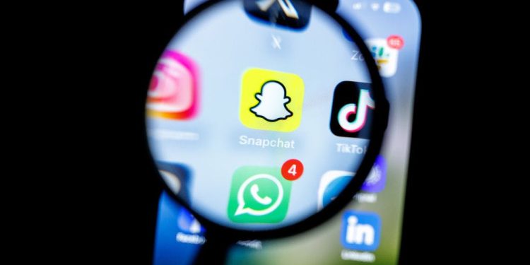 snapchat-falls-after-meta-rolls-out-new-“instants”-feature-–-sherwood-news