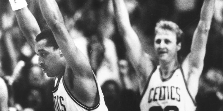 youtube-gold:-larry-bird’s-legendary-1987-steal-against-detroit-c-–-yahoo-sports