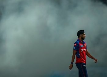 focus-on-bowling,-stop-snapchat:-arshdeep-singh-gives-away-500-runs-in-ipl-2026