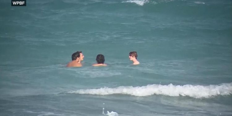 how-to-keep-your-family-safe-at-the-beach-this-summer-|-gma-–-good-morning-america