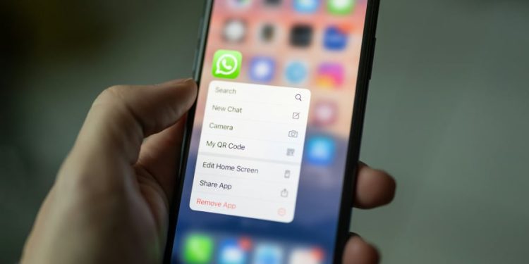 whatsapp-local-storage-claim-raises-apple-privacy-questions-–-techrepublic