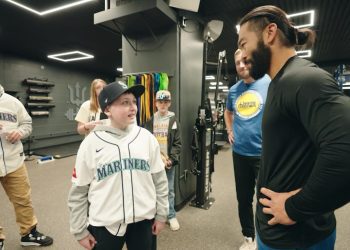 make-a-wish-recipient-brody-tours-mariners-clubhouse-|-05/26/2026-|-mlb.com