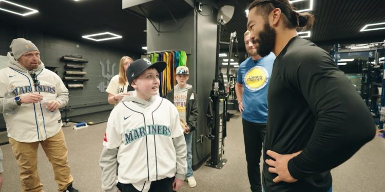 make-a-wish-recipient-brody-tours-mariners-clubhouse-|-05/26/2026-|-mlb.com