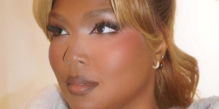 lizzo-instagram-glam:-singer-shares-gorgeous-honey-blonde-updo-–-hype-hair