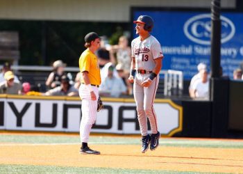 hoos-in-no-hurry-to-head-home-–-virginia-cavaliers-official-athletic-site