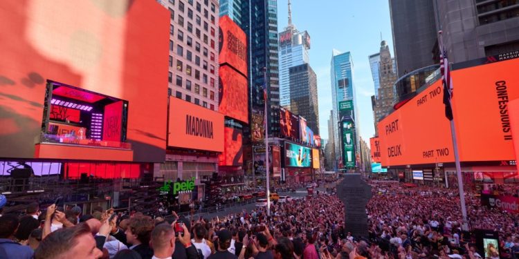 madonna-debuts-new-york’s-new-secret-venue-the-square:-inside-look-–-billboard