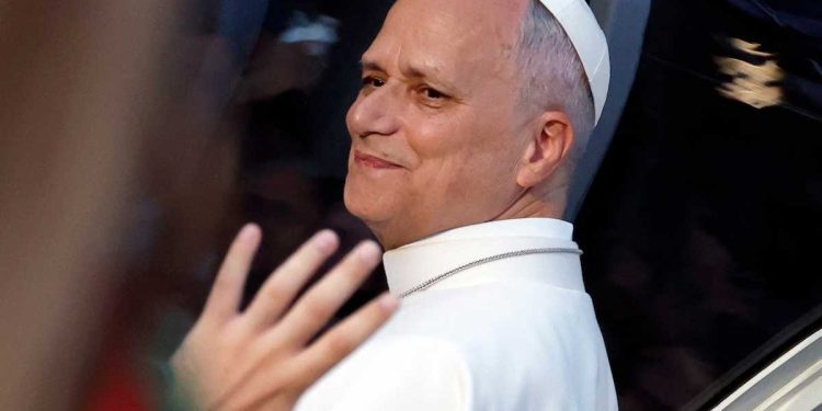 in-emotional-meeting,-pope-gives-young-people-a-mission-–-aleteia