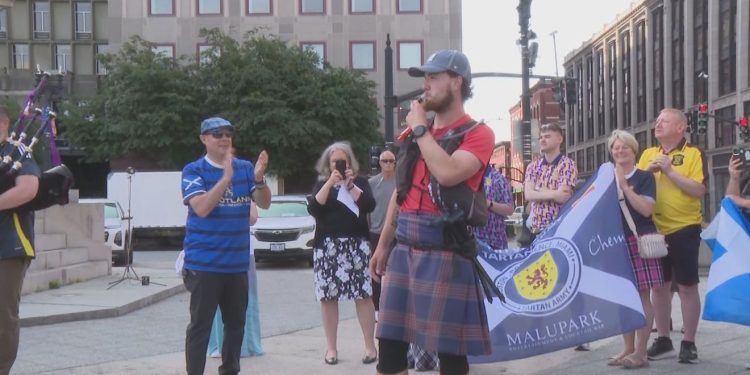 scotland-fan-walks-3,000-miles-across-america-to-and-raise-awareness-for-mental-health