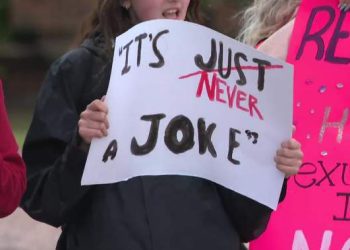 camrose-students-protest-disturbing-rape,-mutilation-messages-shared-on-snapchat-|-globalnews.ca
