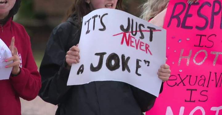 camrose-students-protest-disturbing-rape,-mutilation-messages-shared-on-snapchat-|-globalnews.ca