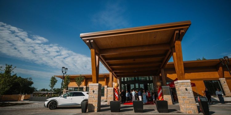 kalamazoo-country-club-celebrates-grand-opening-of-expanded-amenities,-clubhouse