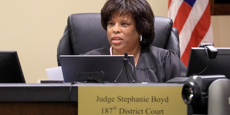 san-antonio-judge-warned-over-youtube-channel,-courtroom-comments