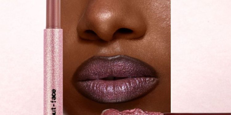 shoppers-say-this-sparkly-lip-color-lasted-through-two-starbucks-drinks-—-&-‘didn’t-feather’