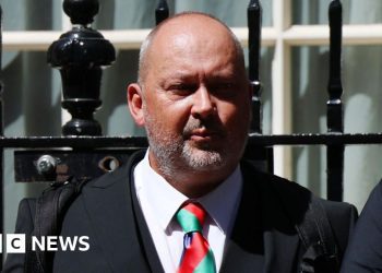 father-of-murdered-teenager-welcomes-under-16s-social-media-ban-–-bbc