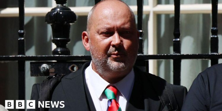 father-of-murdered-teenager-welcomes-under-16s-social-media-ban-–-bbc