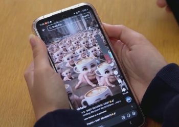 health-watch:-uk.-moves-to-ban-anyone-under-16-from-apps-like-tiktok,-snapchat