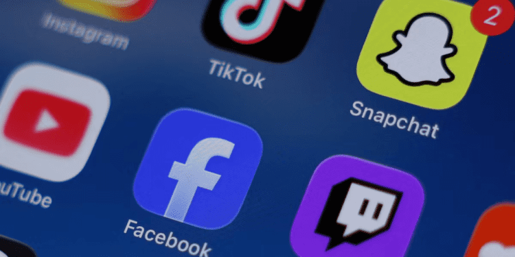 uae-sets-minimum-social-media-age-at-15,-mandates-age-checks-–-the-standard-(hk)