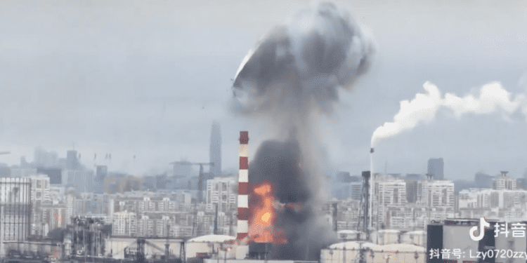 new-video-of-the-moment-russian-oil-tank’s-lid-is-blown-skyward-–-stuff