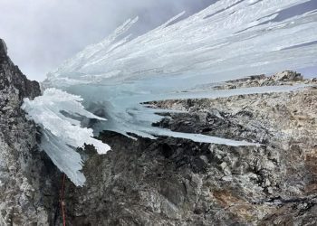 following-ghosts-up-the-wall:-two-gen-z-climbers-chase-a-legendary-andes-route