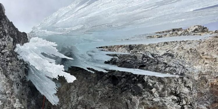 following-ghosts-up-the-wall:-two-gen-z-climbers-chase-a-legendary-andes-route