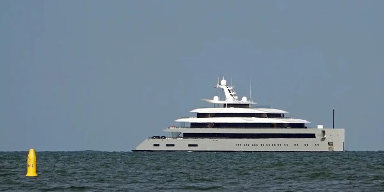whatsapp-founder-jan-koum’s-328-foot-superyacht-moonrise-is-turning-heads-off-mykonos
