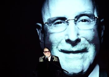 clive-davis:-all-his-no.-1-hits-on-the-billboard-hot-100,-from-whitney-houston-to-simon-&-garfunkel