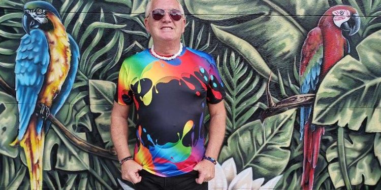 facebook-group-gay-barchives-captures-glory-days,-forges-connections