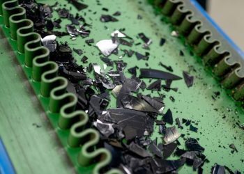warner-music-group’s-quest-to-recycle-vinyl-&-not-compromise-quality-–-billboard