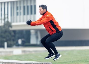 jump-squats-are-the-secret-sauce-to-a-new-5k-pb-–-here’s-how-to-do-them-properly