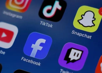 australia-toughens-kids’-social-media-ban,-doubles-potential-penalties-for-tech-firms