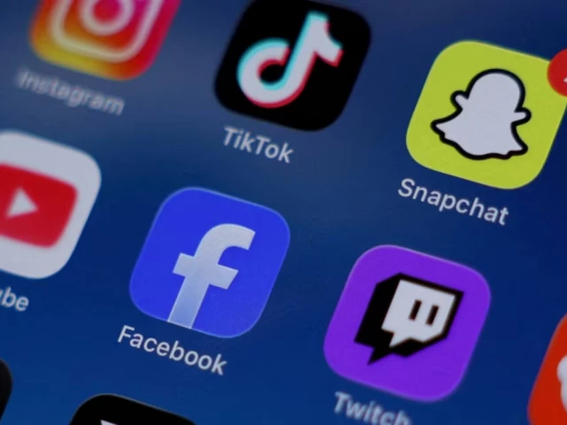 australia-toughens-kids’-social-media-ban,-doubles-potential-penalties-for-tech-firms