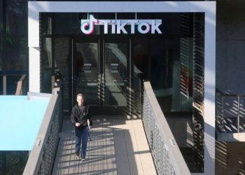 tiktok-to-settle-with-teen-plaintiff-before-california-social-media-trial,-law-firm-says-–-wdez