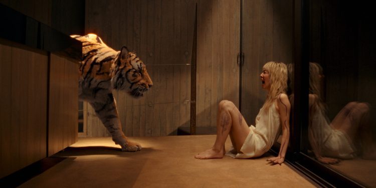 ai-and-neo-noir-nightmares:-noomi-rapace-thriller-‘hot-spot’-hits-theaters-this-august