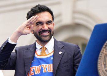 new-york-city-launches-spanish-language-whatsapp-channel-to-share-‘chisme’-with-…-–-hola