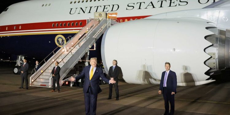 ‘that-was-a-perfect-walk!’-trump-toady-rages-after-video-of-bizarre-hand-twitch-surfaces