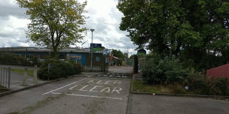 school-apologises-after-allowing-staff-to-use-onlyfans-‘with-caution’-|-news-uk-–-metro
