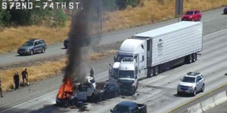 all-northbound-i-5-lanes-reopen-after-5-vehicle-crash-sparked-car-fire-–-mynorthwest.com