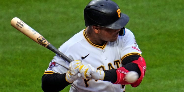 pirates-rookie-esmerlyn-valdez-injured-on-hbp-–-sportsnet.ca