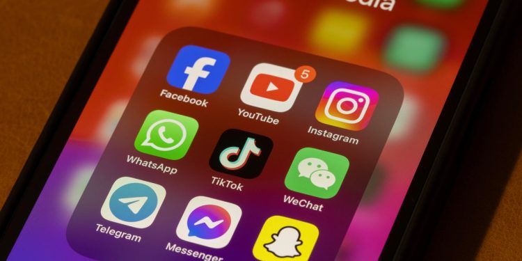 families-sue-meta,-snapchat,-tiktok-and-youtube-over-deaths-of-4-teens-–-cbs-news